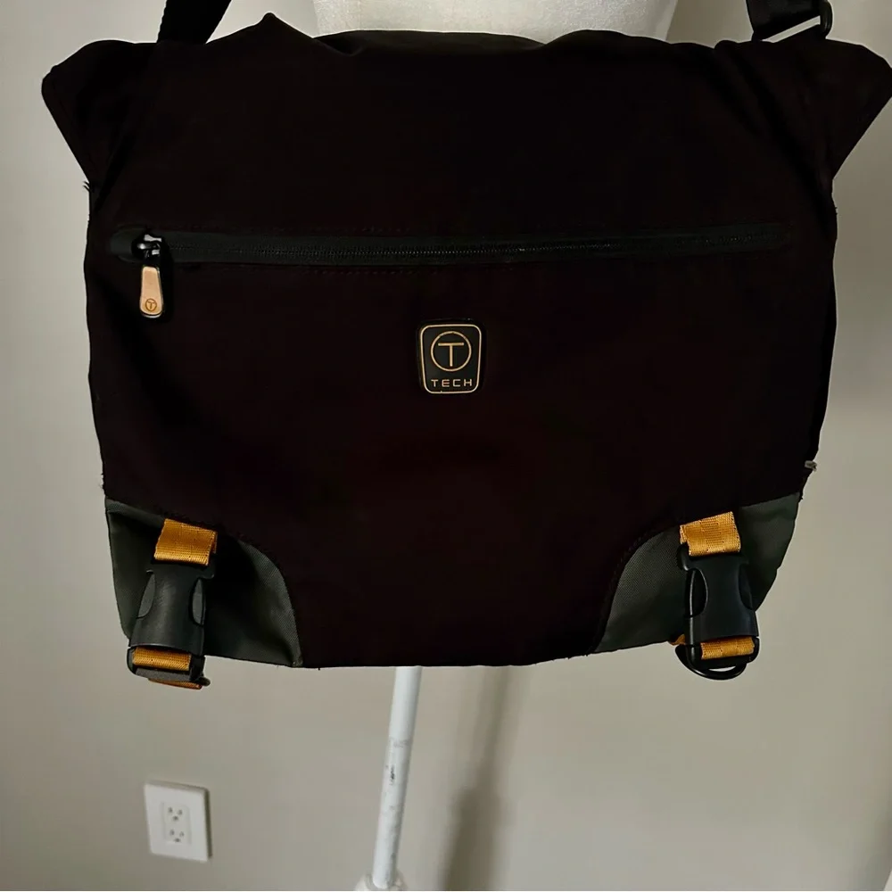 Tumi T-Tech Spell Out Crossbody Messenger Bag Briefcase Carry On Travel Black